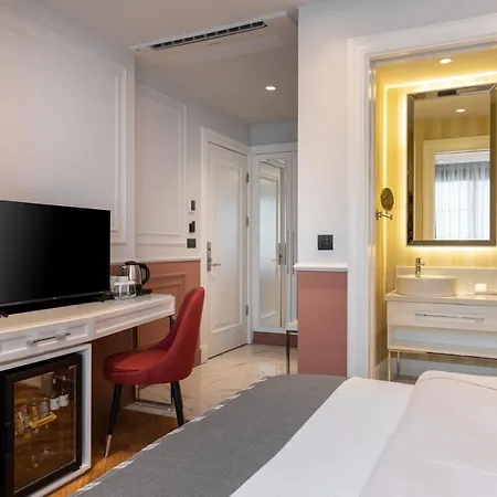 Motif Hotel