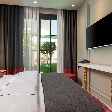 Motif Hotel