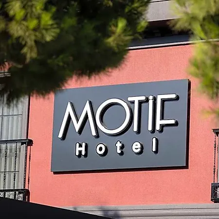 Hotel Motif *