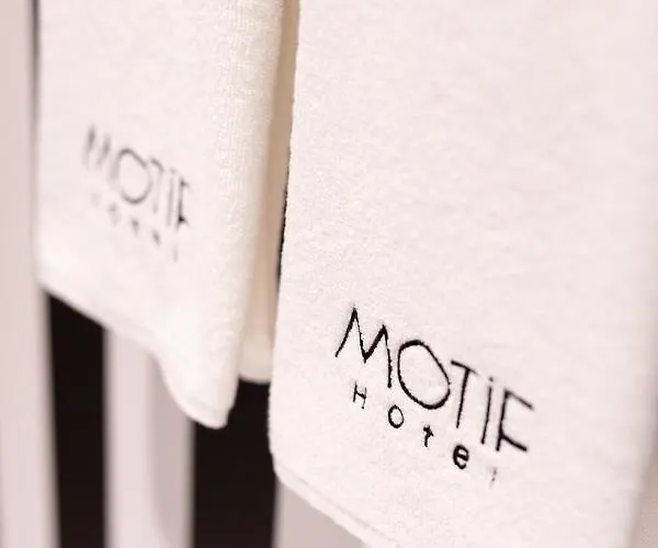 Motif Hotel *