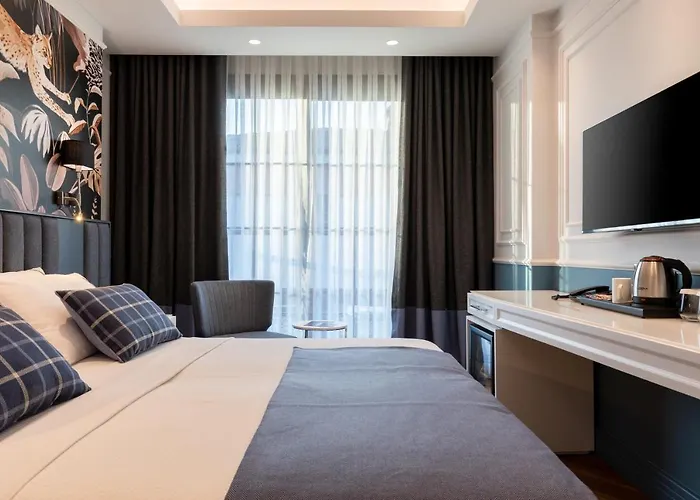 Motif Hotel